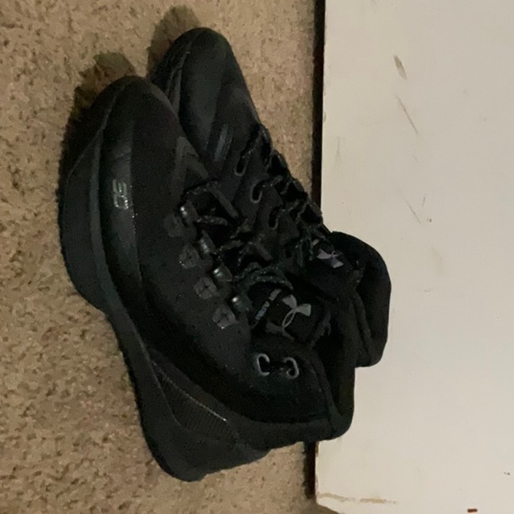 Curry 3s black on black like new no wear 9.5 out of 10 youth size 4.5 - Picture 1 of 4